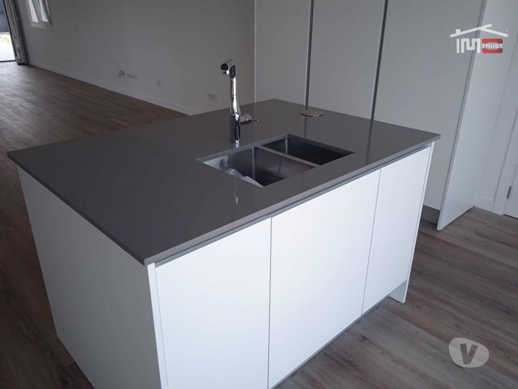 Apartamentos a venda Setúbal - Fotos para Moradia T4 Nova c Garagem, Piscina, Barbecue, Logradouro -