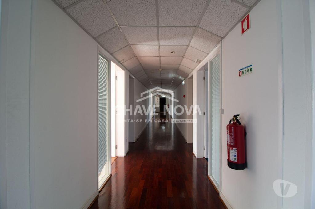 Aluguer Loja Porto - Fotos para Escritório junto ao metro de Ramalde