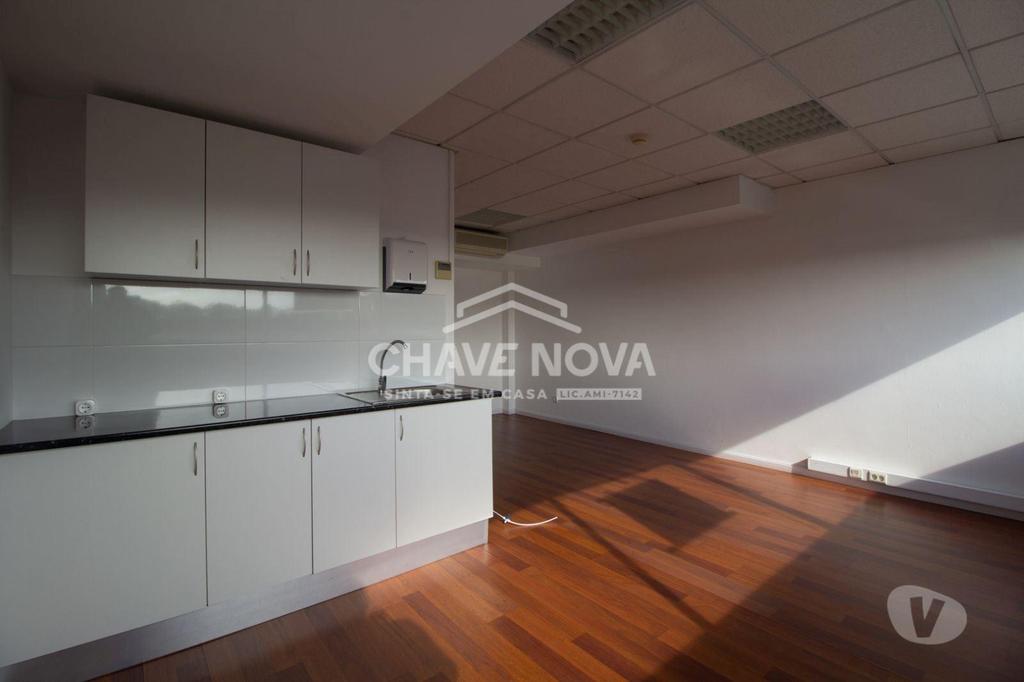 Aluguer Loja Porto - Fotos para Escritório junto ao metro de Ramalde