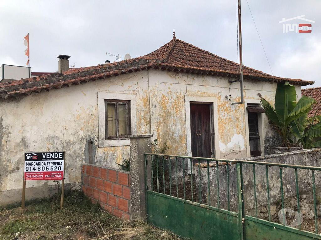 Apartamentos a venda Ourém - Fotos para Moradia rústica para recuperar a 5 minutos de Fátima (1-M-000571)