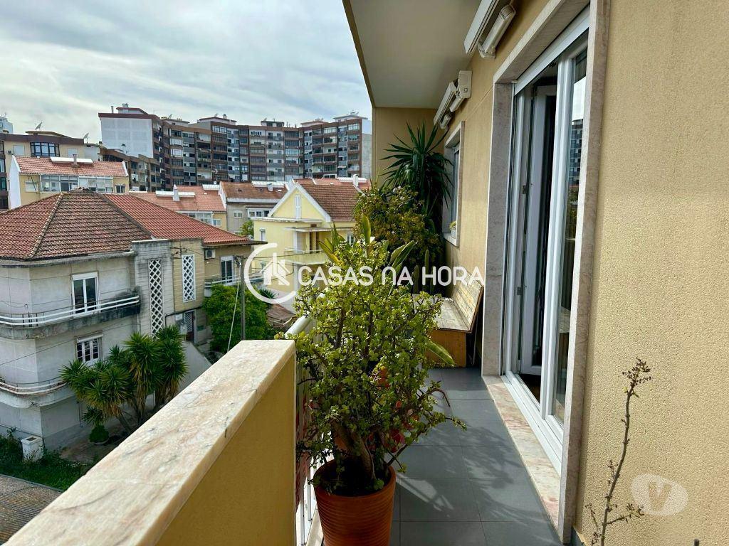 Apartamentos a venda Almada - Fotos para Almada-T4 Duplex em Almada Com Varanda (almada A 01633)