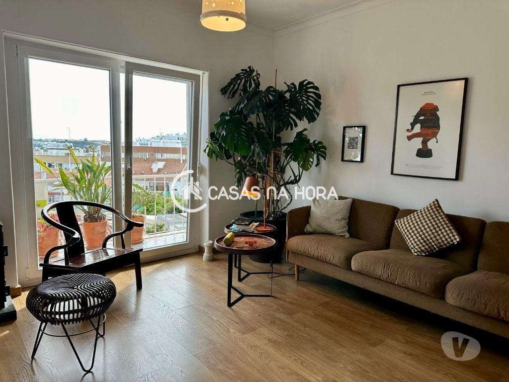 Apartamentos a venda Almada - Fotos para Almada-T4 Duplex em Almada Com Varanda (almada A 01633)