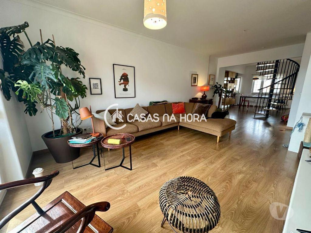Apartamentos a venda Almada - Fotos para Almada-T4 Duplex em Almada Com Varanda (almada A 01633)