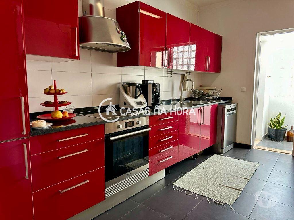 Apartamentos a venda Almada - Fotos para Almada-T4 Duplex em Almada Com Varanda (almada A 01633)