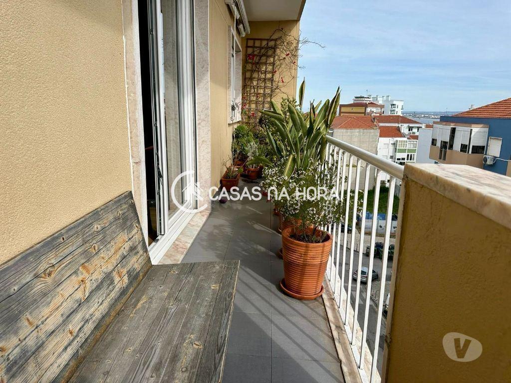 Apartamentos a venda Almada - Fotos para Almada-T4 Duplex em Almada Com Varanda (almada A 01633)