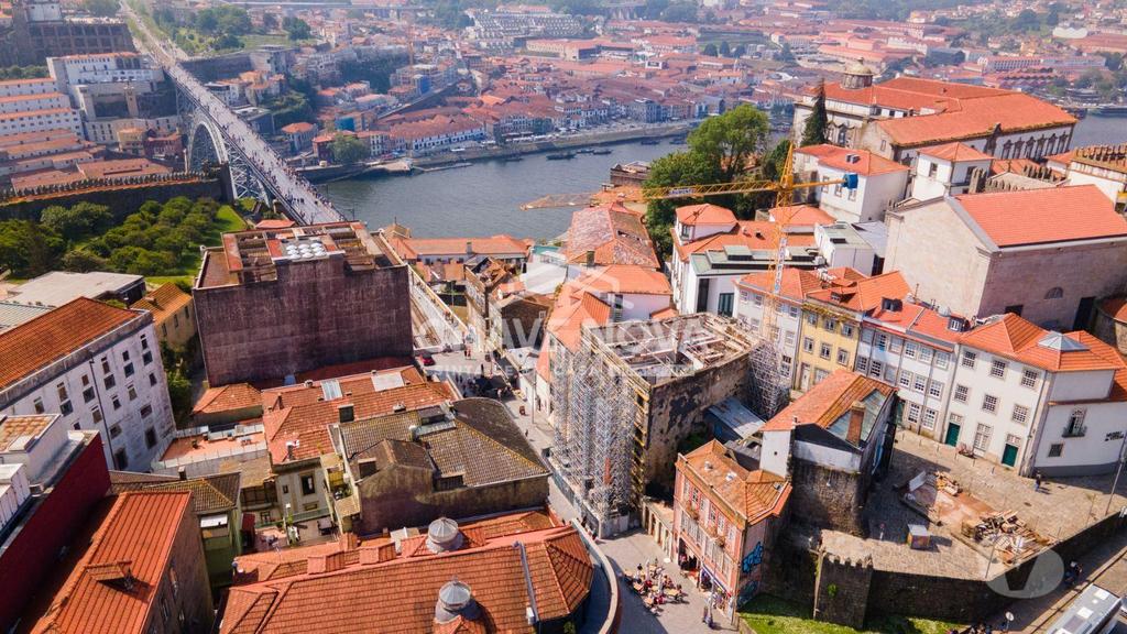Apartamentos a venda Porto - Fotos para Apartamento T1 Duplex DOM HUGO IX no Centro Histórico do Porto