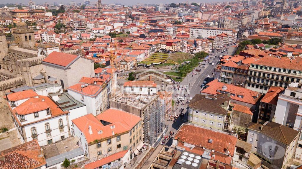 Apartamentos a venda Porto - Fotos para Apartamento T1 Duplex DOM HUGO IX no Centro Histórico do Porto