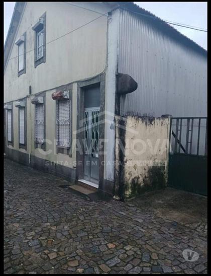Apartamentos a venda - Fotos para Moradia para recuperar com excelente localização - a 150 Metros