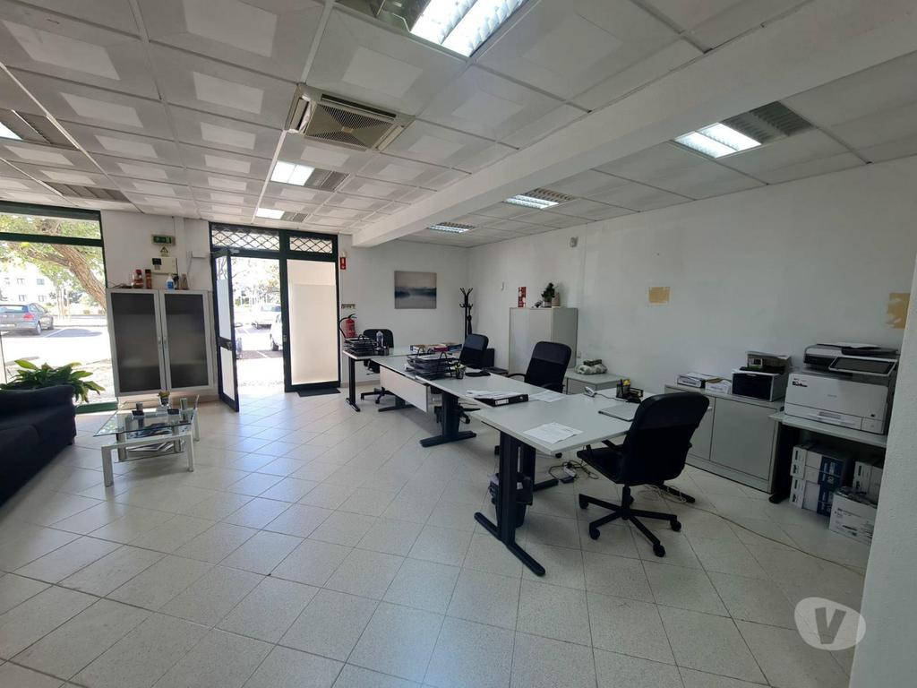 Comprar Loja Loulé - Fotos para Loja em Quarteira na Avenida Francisco Sá Carneiro