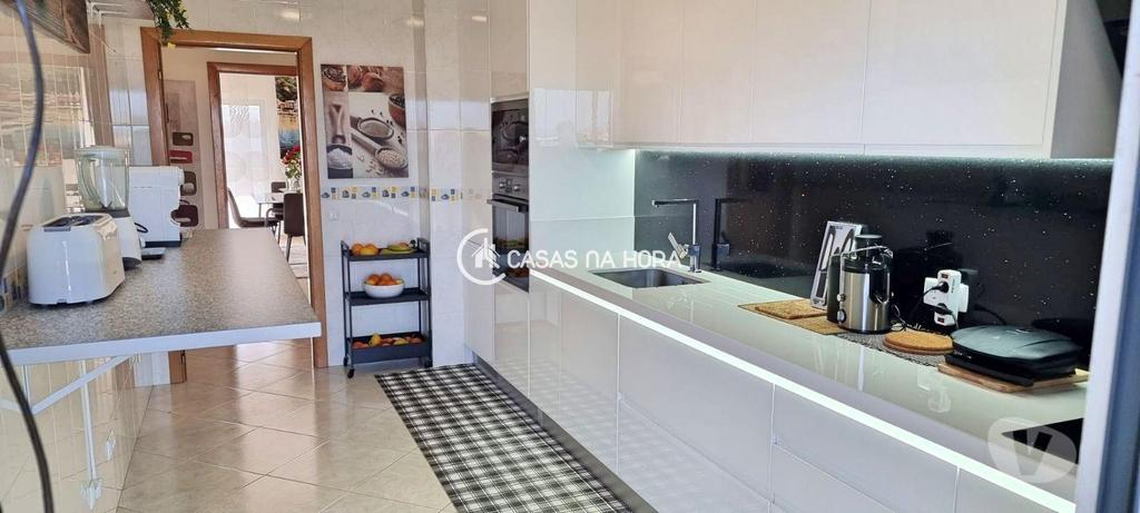Apartamentos a venda Portimão - Fotos para T3 com garagem box, amplo terraço e vista mar em zona central de
