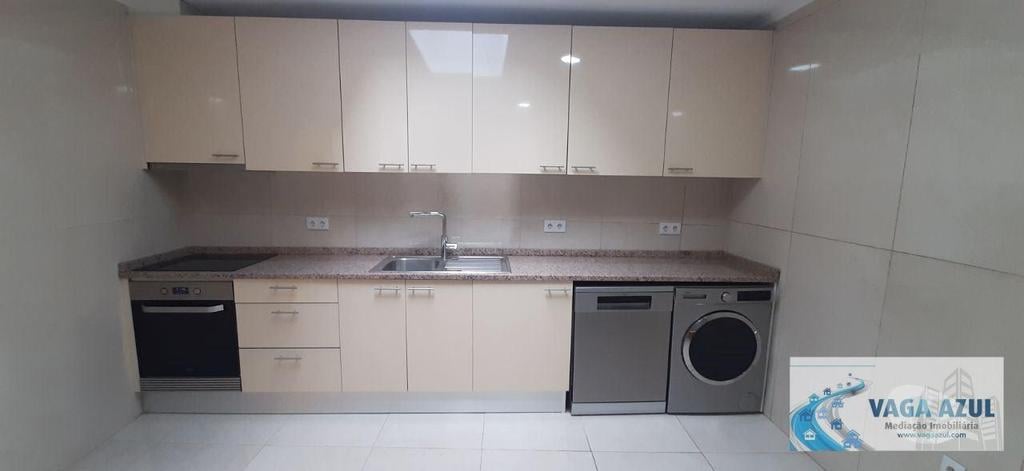 Apartamentos a venda Porto - Fotos para Porto-Moradia Térrea T3 em S. Roque - Porto (240053)