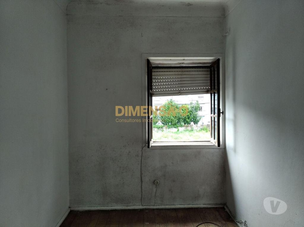 Apartamentos a venda Porto - Fotos para Moradia T3 geminada c 2 frentes para recuperar próximo da Av.