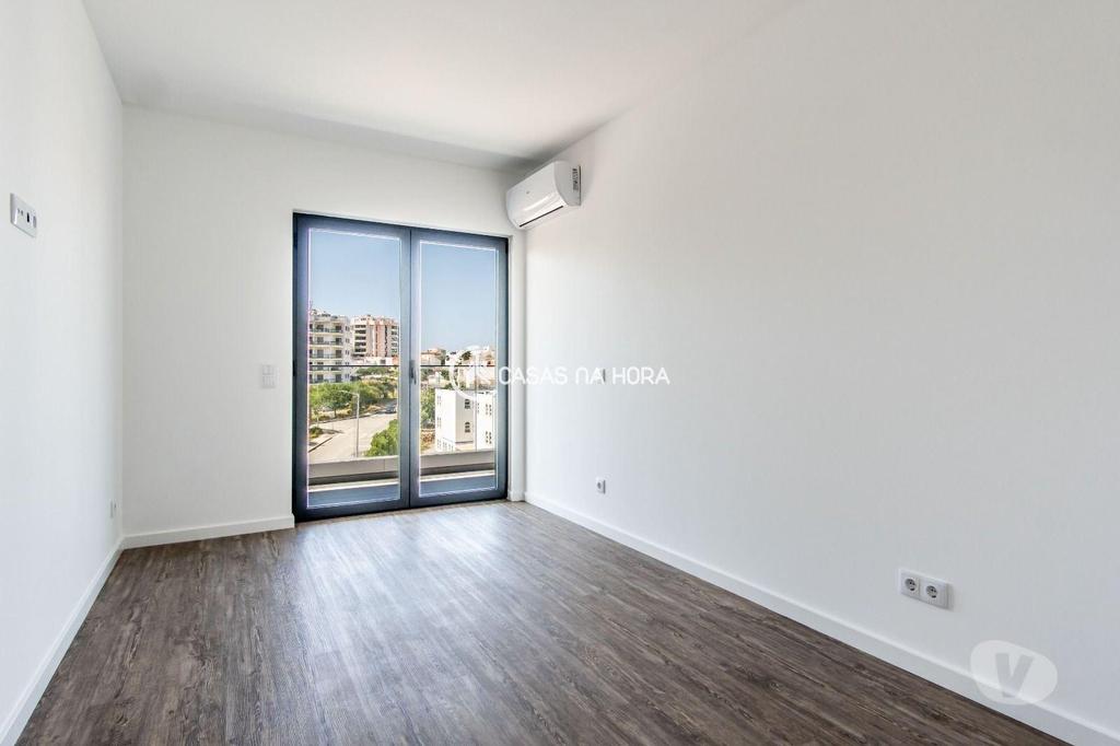 Apartamentos a venda Portimão - Fotos para T3 como novo com piscina e garagem no centro de Portimão