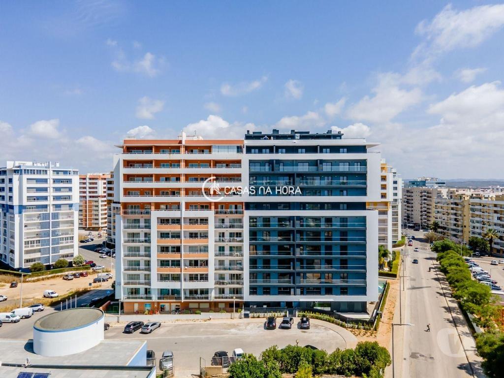 Apartamentos a venda Portimão - Fotos para T3 como novo com piscina e garagem no centro de Portimão