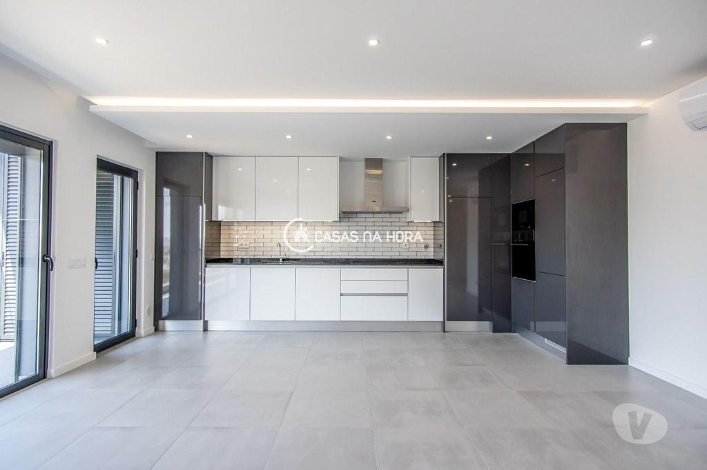 Apartamentos a venda Portimão - Fotos para T3 como novo com piscina e garagem no centro de Portimão