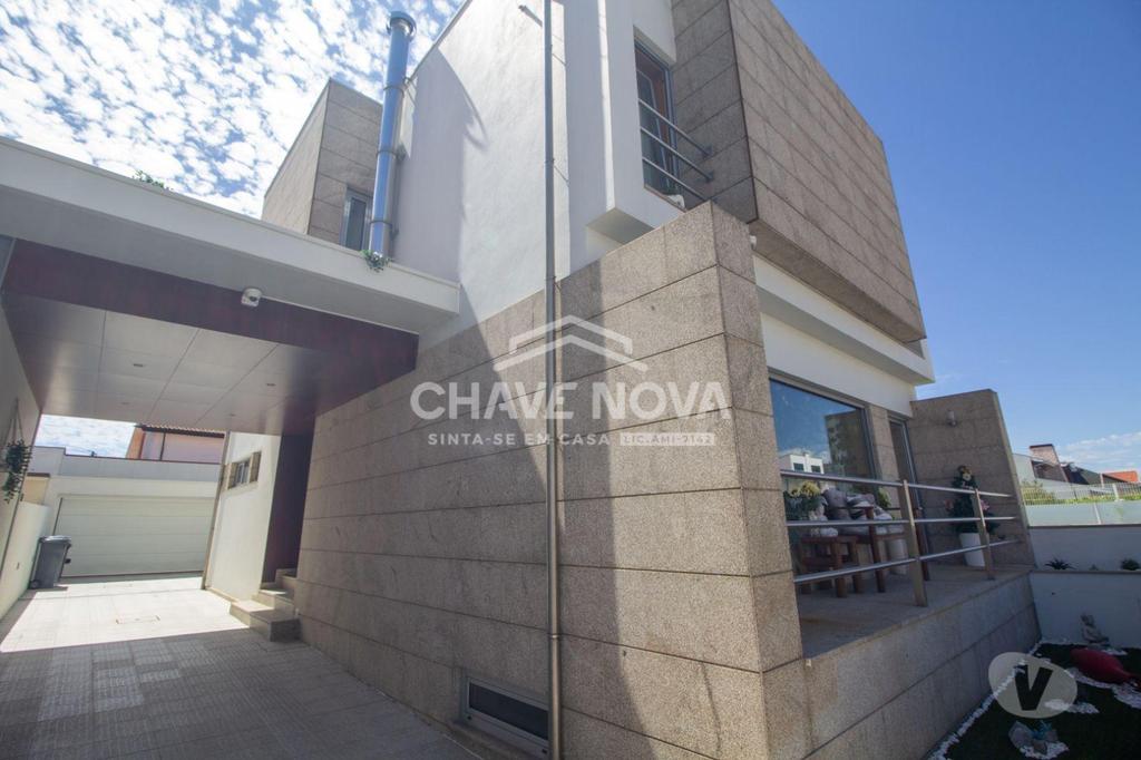 Apartamentos a venda Maia - Fotos para Maia-Moradia V3+Salão(Convívio),Jacúzi-Como NOVA (MAD 01727)