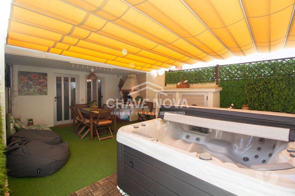Apartamentos a venda Maia - Fotos para Maia-Moradia V3+Salão(Convívio),Jacúzi-Como NOVA (MAD 01727)