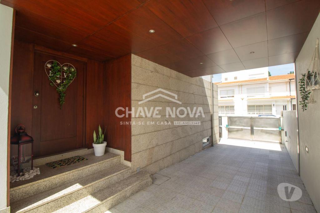 Apartamentos a venda Maia - Fotos para Maia-Moradia V3+Salão(Convívio),Jacúzi-Como NOVA (MAD 01727)