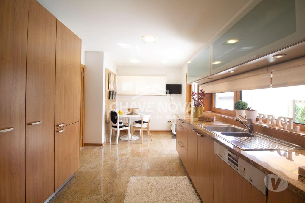 Apartamentos a venda Maia - Fotos para Maia-Moradia V3+Salão(Convívio),Jacúzi-Como NOVA (MAD 01727)