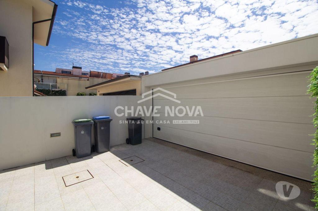 Apartamentos a venda Maia - Fotos para Maia-Moradia V3+Salão(Convívio),Jacúzi-Como NOVA (MAD 01727)