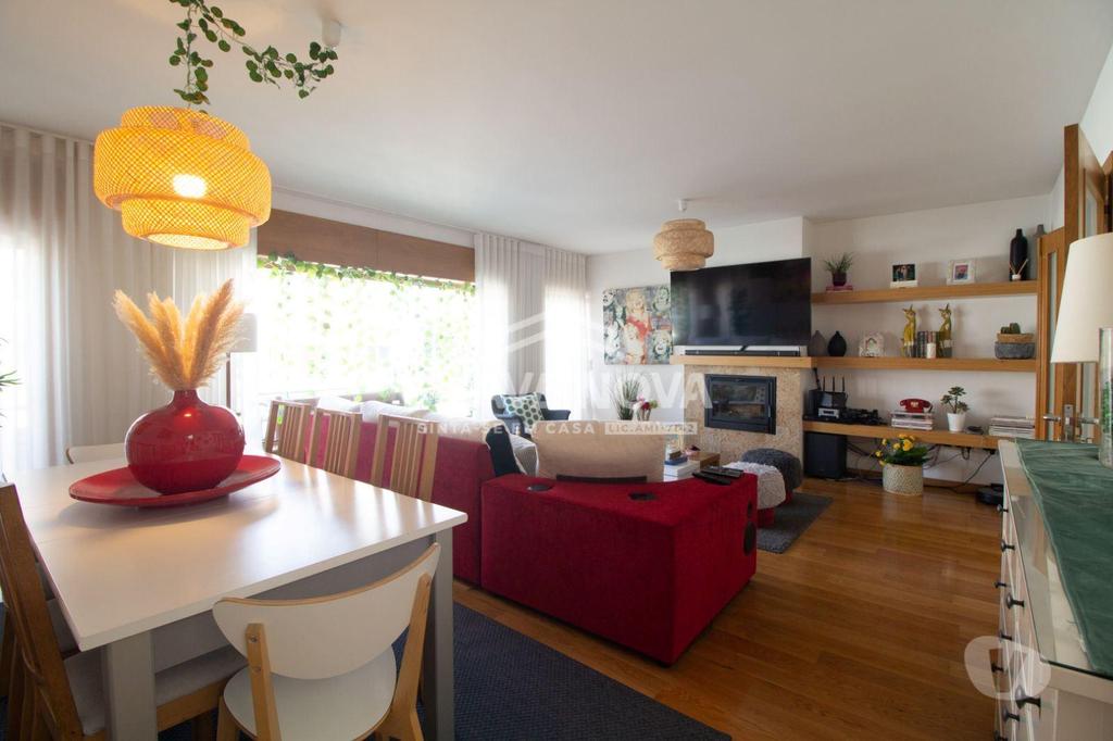 Apartamentos a venda Maia - Fotos para Maia-Moradia V3+Salão(Convívio),Jacúzi-Como NOVA (MAD 01727)