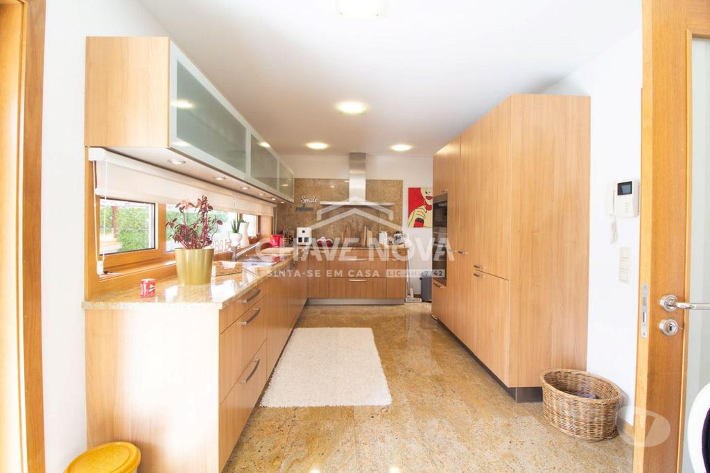 Apartamentos a venda Maia - Fotos para Maia-Moradia V3+Salão(Convívio),Jacúzi-Como NOVA (MAD 01727)