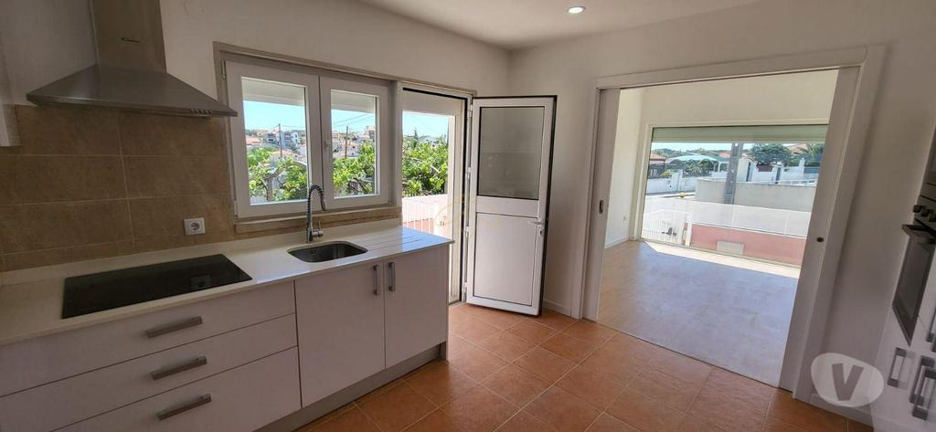 Apartamentos a venda Almada - Fotos para Moradia Isolada Nova na Charneca da Caparica para venda!