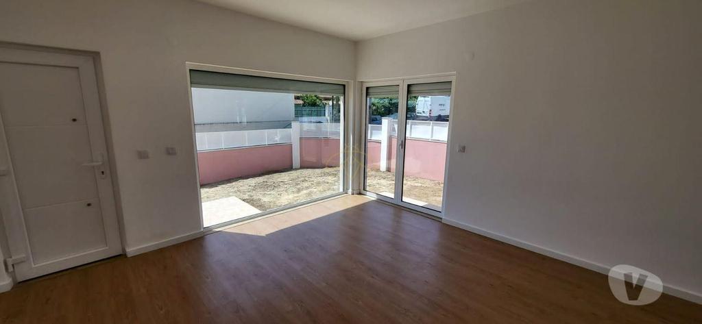 Apartamentos a venda Almada - Fotos para Moradia Isolada Nova na Charneca da Caparica para venda!