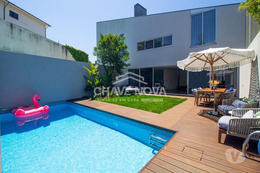 Apartamentos a venda Porto - Fotos para Moradia T4 próxima à Avenida da Boavista com piscina e jardim