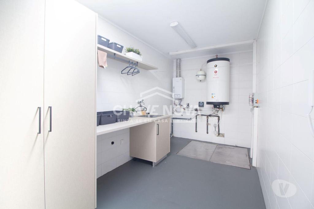 Apartamentos a venda Porto - Fotos para Moradia T4 próxima à Avenida da Boavista com piscina e jardim