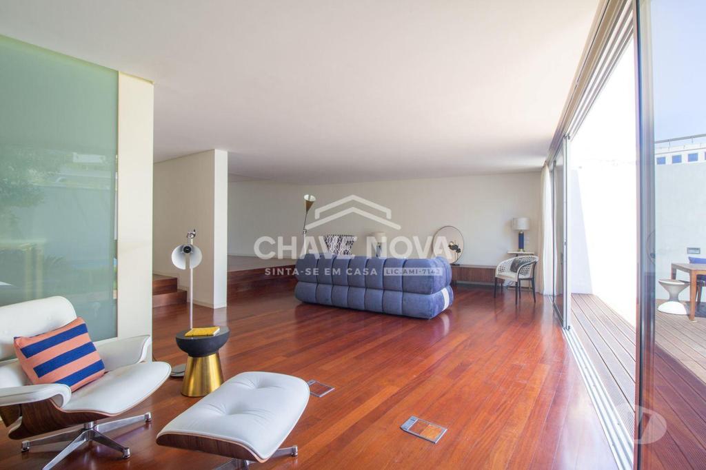 Apartamentos a venda Porto - Fotos para Moradia T4 próxima à Avenida da Boavista com piscina e jardim