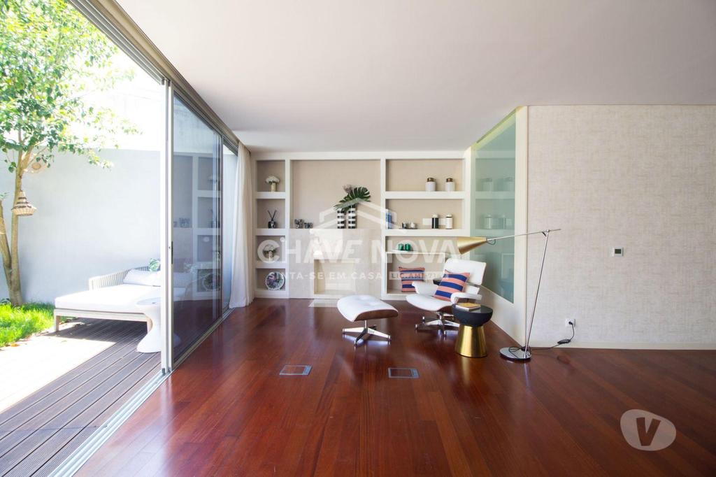 Apartamentos a venda Porto - Fotos para Moradia T4 próxima à Avenida da Boavista com piscina e jardim