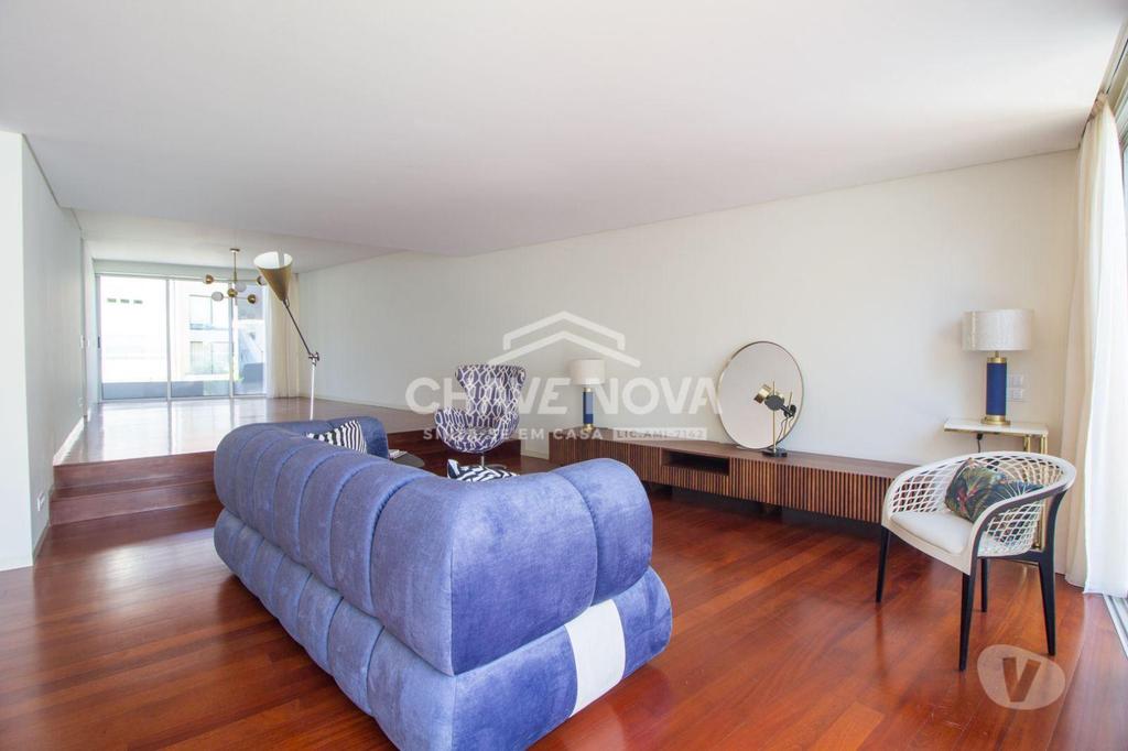 Apartamentos a venda Porto - Fotos para Moradia T4 próxima à Avenida da Boavista com piscina e jardim