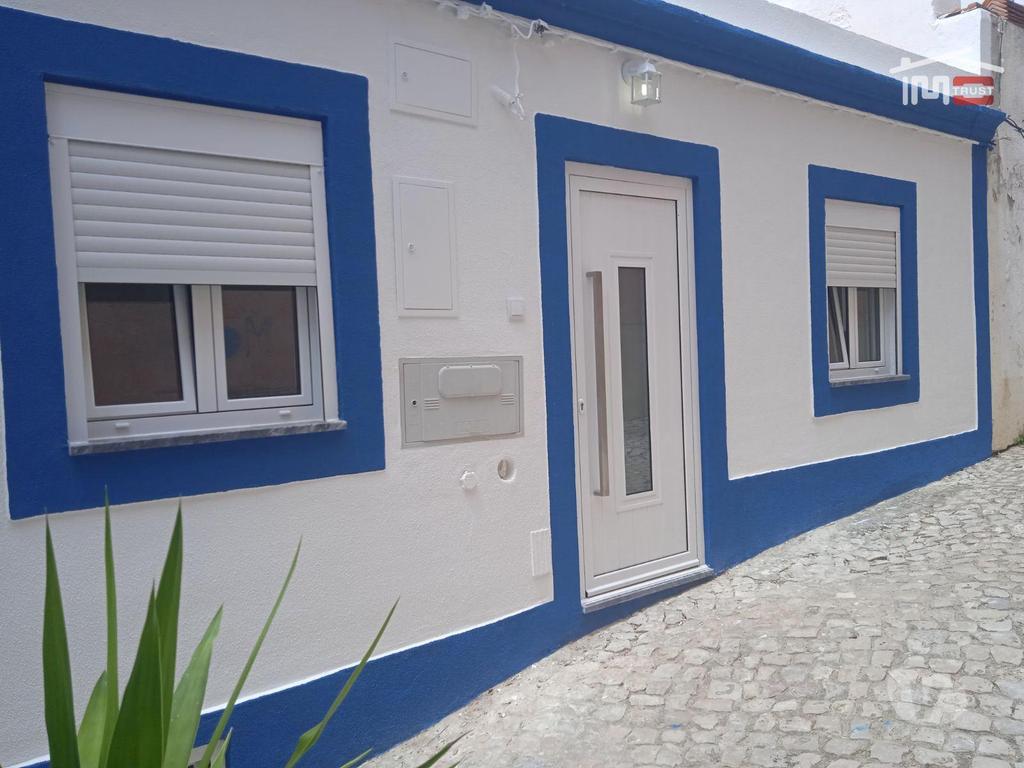 Apartamentos a venda Sesimbra - Fotos para Moradia Renovada T2 em Banda c Cave, Coz. Equipada - Sesimbra