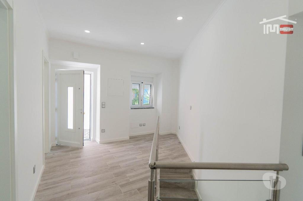 Apartamentos a venda Sesimbra - Fotos para Sesimbra-Moradia a 2 min a pé da praia (8-M-000060)