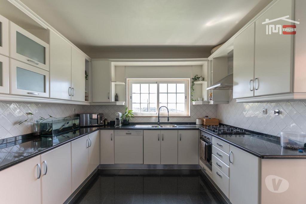Apartamentos a venda Mafra - Fotos para Moradia V4 de Luxo em Condomínio Fechado com piscina - Santo