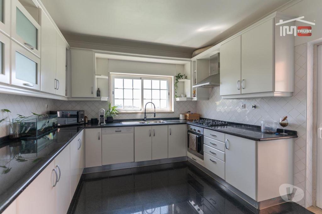 Apartamentos a venda Mafra - Fotos para Moradia V4 de Luxo em Condomínio Fechado com piscina - Santo
