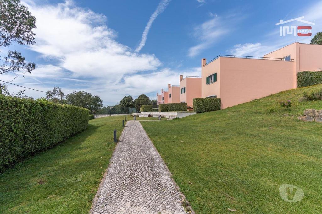 Apartamentos a venda Mafra - Fotos para Moradia V4 de Luxo em Condomínio Fechado com piscina - Santo