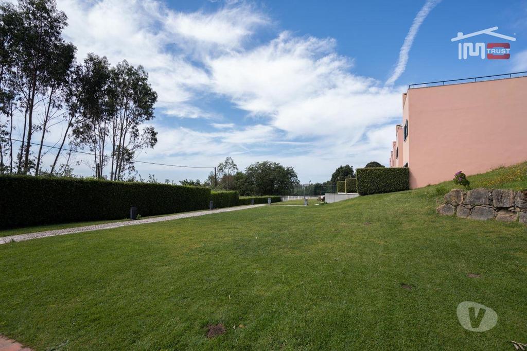 Apartamentos a venda Mafra - Fotos para Moradia V4 de Luxo em Condomínio Fechado com piscina - Santo