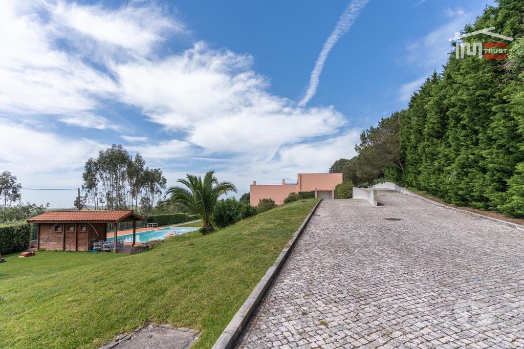 Apartamentos a venda Mafra - Fotos para Moradia V4 de Luxo em Condomínio Fechado com piscina - Santo