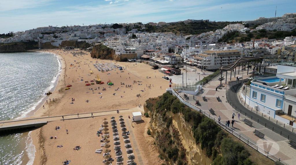 Apartamentos a venda Albufeira - Fotos para Apartamento T2 com Vista Mar a 1 Minuto da Praia dos Pescadores