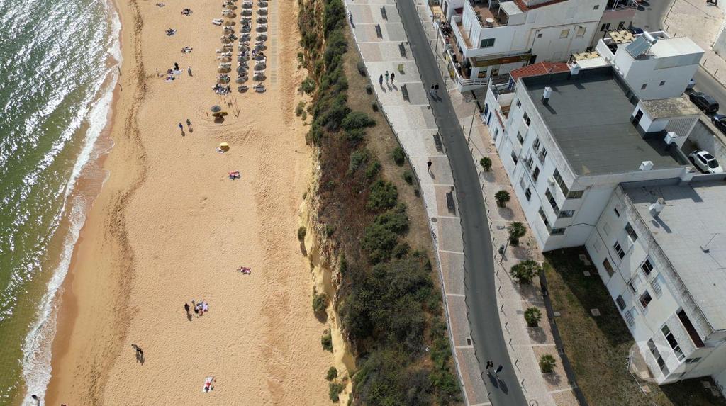 Apartamentos a venda Albufeira - Fotos para Apartamento T2 com Vista Mar a 1 Minuto da Praia dos Pescadores