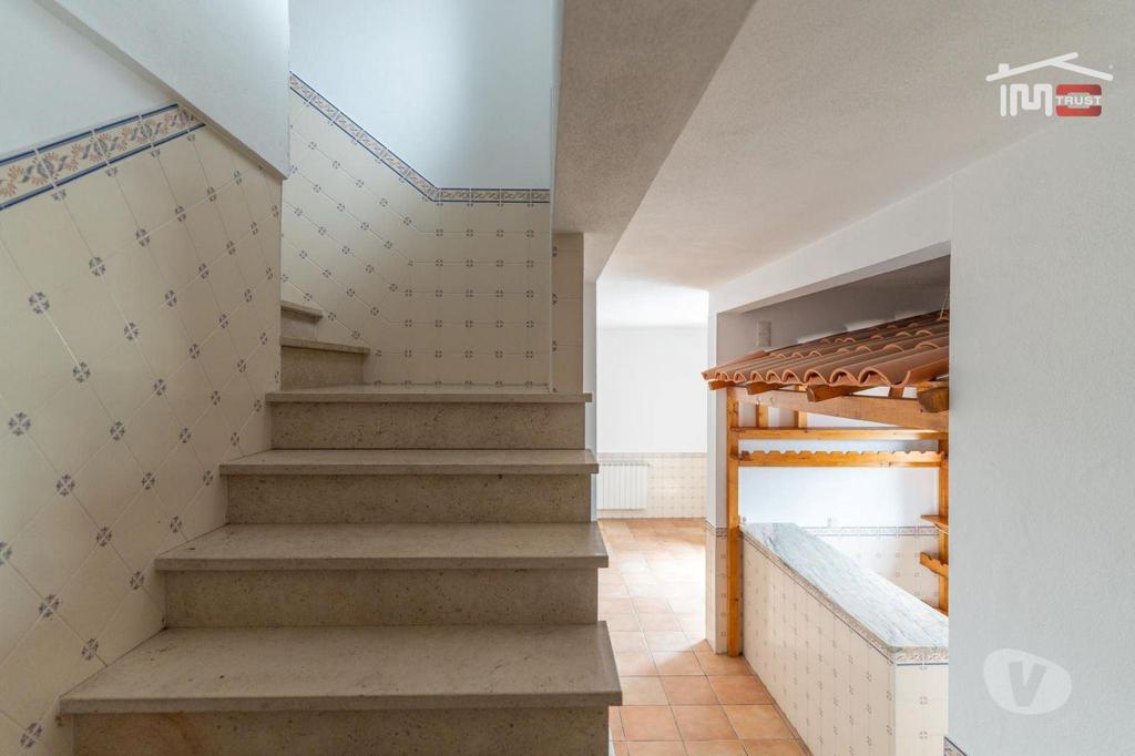 Apartamentos a venda Ourém - Fotos para Moradia T4 na cidade de Ourém PRESTAÇÃO A PARTIR DE 790 € Mês.