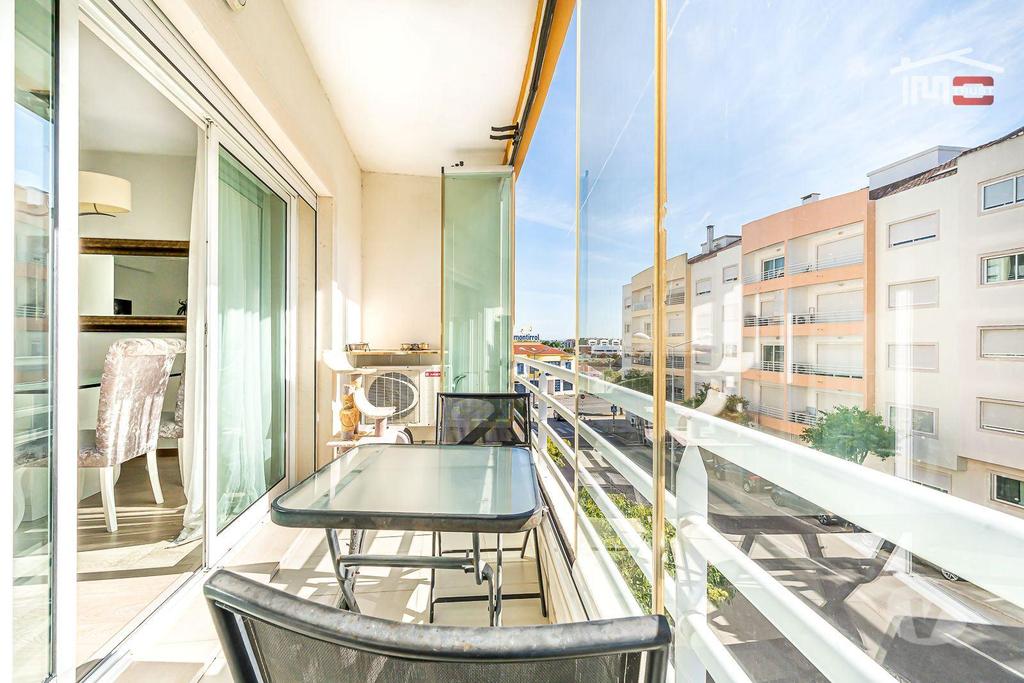 Apartamentos a venda Montijo - Fotos para Incrível Apartamento T3 com Garagem, Varandas e Arrecadação -