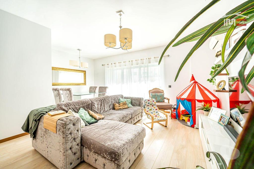 Apartamentos a venda Montijo - Fotos para Incrível Apartamento T3 com Garagem, Varandas e Arrecadação -