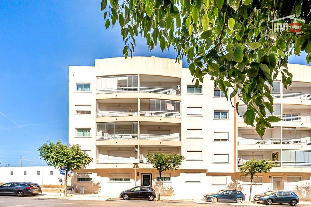 Apartamentos a venda Montijo - Fotos para Incrível Apartamento T3 com Garagem, Varandas e Arrecadação -