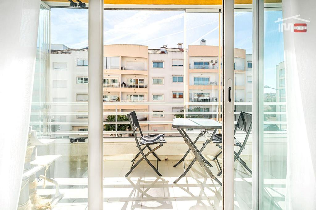 Apartamentos a venda Montijo - Fotos para Incrível Apartamento T3 com Garagem, Varandas e Arrecadação -