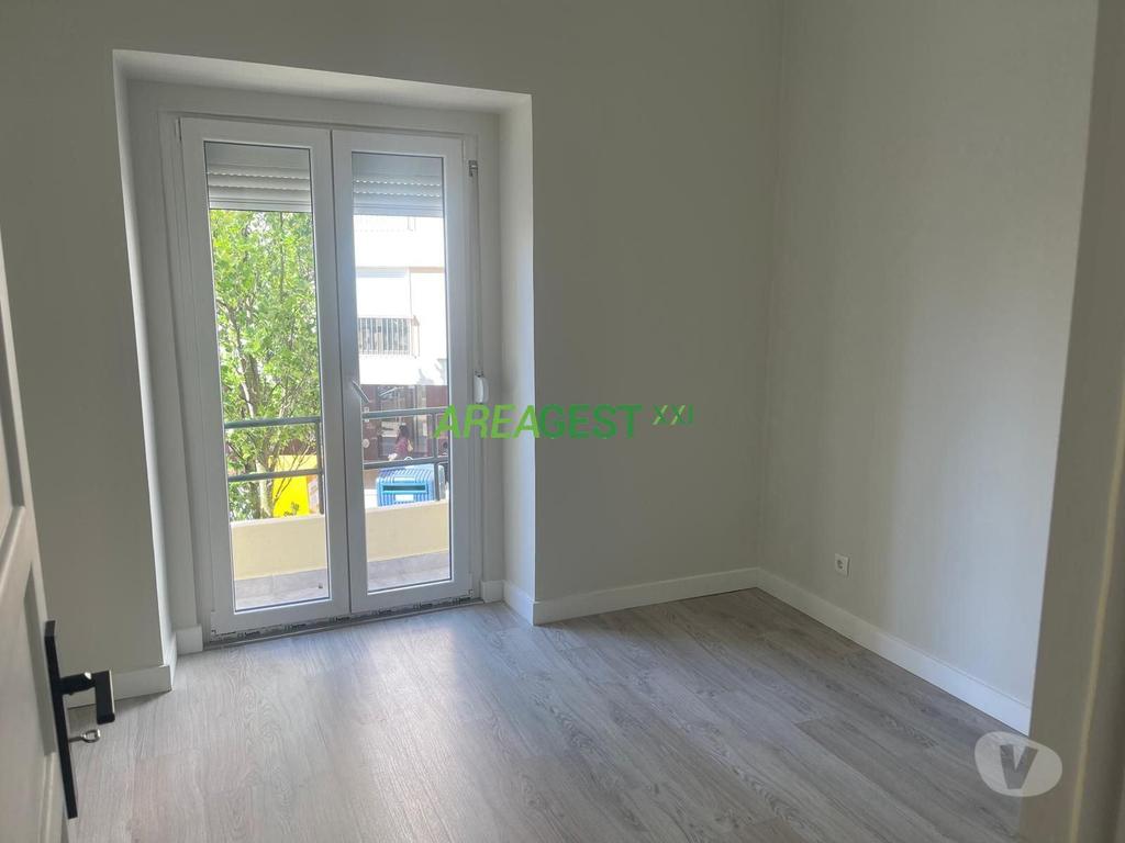 Apartamentos a venda Sintra - Fotos para Apartamento T4 remodelado com quintal para venda, em Queluz