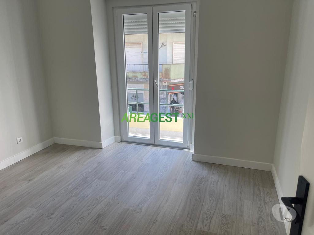 Apartamentos a venda Sintra - Fotos para Apartamento T4 remodelado com quintal para venda, em Queluz