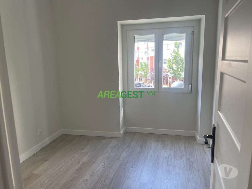 Apartamentos a venda Sintra - Fotos para Apartamento T4 remodelado com quintal para venda, em Queluz